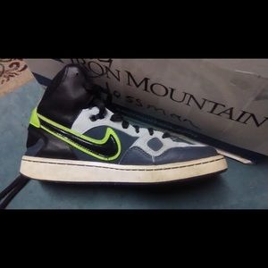 Nike hightop Sneakers Size 6y Boys